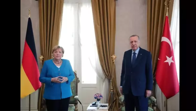 Almanya Şansölyesi Angela Merkel Huber Köşkü'ne geldi