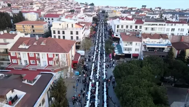 Dev cadde trafiğe kapandı 5 bin kişi iftar yaptı