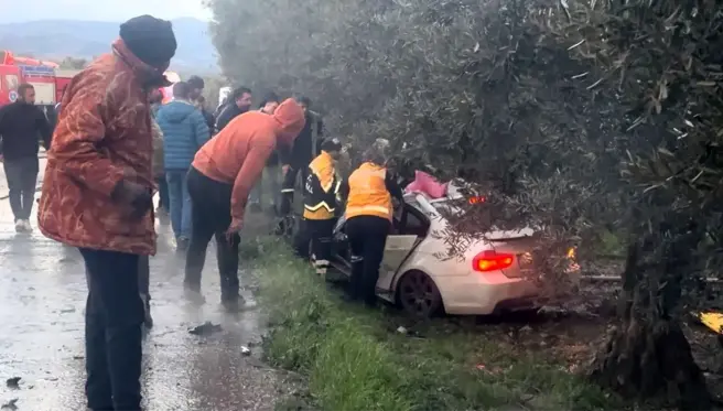 Bursa'da Tanker ile Otomobil Kafa Kafaya Çarpıştı: Muhtar Hayatını Kaybetti