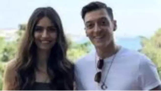 Mesut Özil ve Amine Gülşe'nin bebeğinin cinsiyeti belli oldu