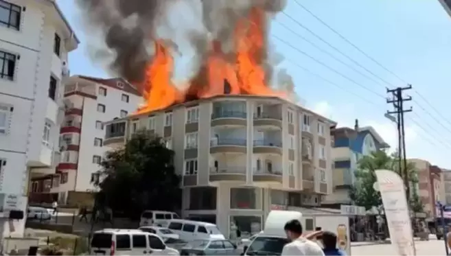 Ankara gündem haberleri... Ankara'da bina çatısı, alev alev yandı