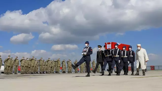 Son dakika! ŞEHİT UZMAN ÇAVUŞ İÇİN AĞRI'DA TÖREN