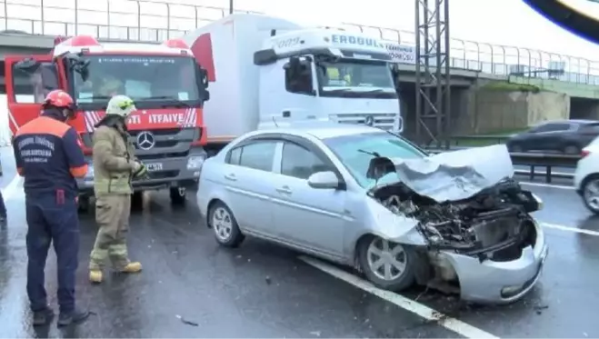 Son dakika: ESENYURT'TA 2 KİŞİ YARALANDI, KAZAYA NEDEN OLAN TIR SÜRÜCÜSÜ KAÇTI