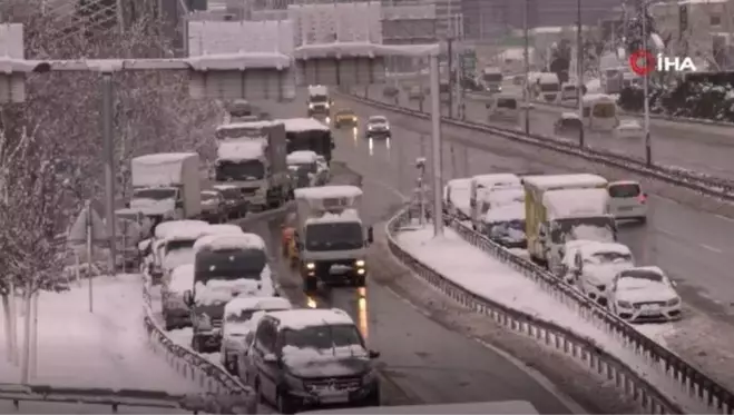 Basın ekspres yolunda trafik kontrollü olarak sağlanıyor