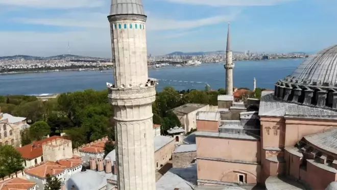 Ayasofya Camii, Kadir Gecesi'nde mahya ile buluştu