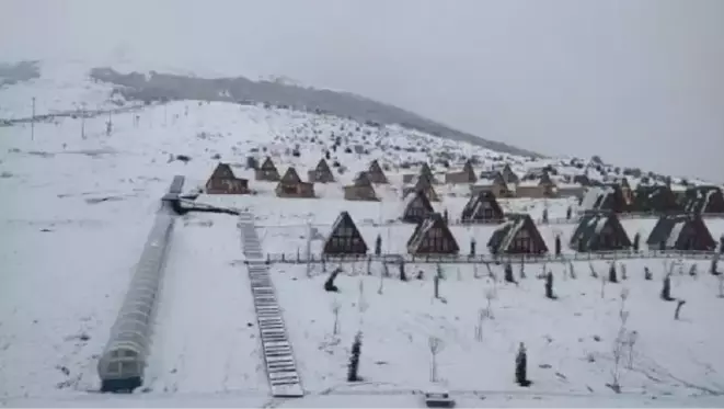 Sivas'ta kar yağışı; 6 köy yolu kapandı