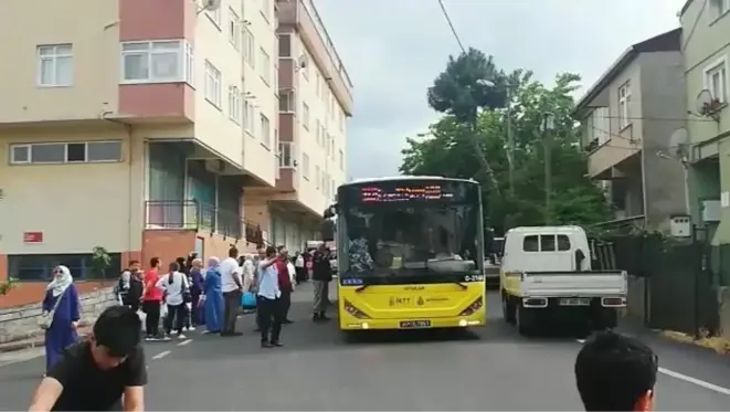 Pendik'te İETT otobüsünün camı patladı, yolcular ortada kaldı