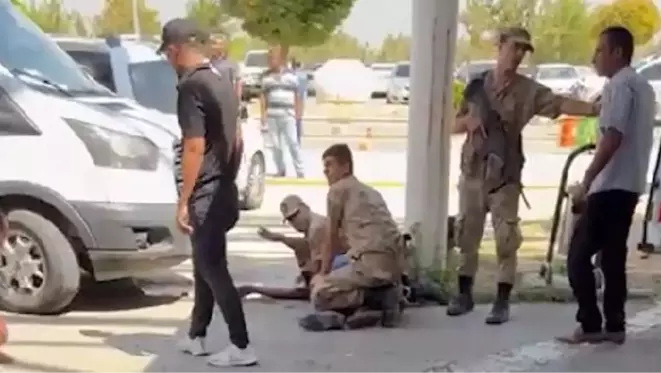 Cinayet şüphelisini jandarma aracından indirilirken öldüren kişi tutuklandı