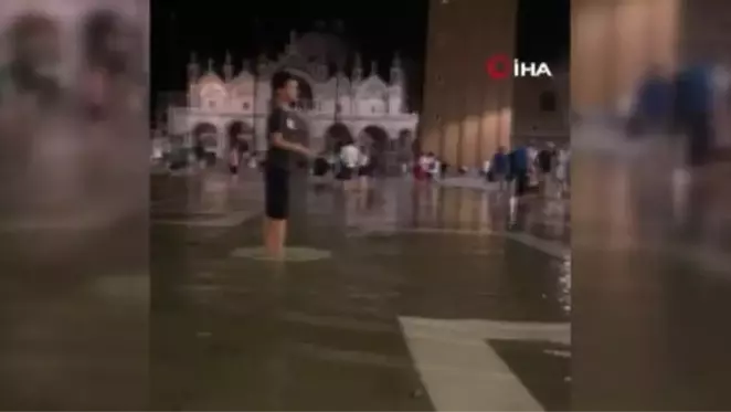 Venedik'in ünlü Piazza San Marco Meydanı'nı su bastı