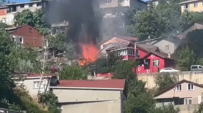 Beykoz'da Gecekondu Yangını