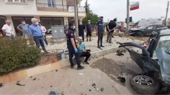 Yürekleri ağza getiren kaza! Ortalık savaş alanına döndü, 5 kişi yaralandı