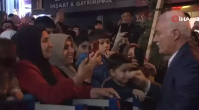 Sultangazi'de Nihat Hatipoğlu'na yoğun ilgi