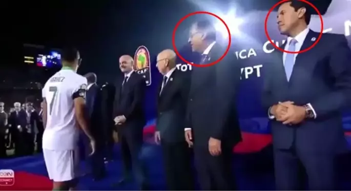 Kupa töreninde Mısır hükümetinin elini sıkmayan Mahrez hakkında suç duyurusu