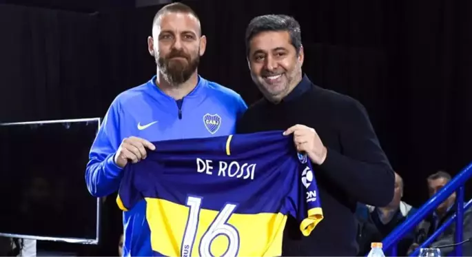 Boca Juniors, De Rossi'yi basına tanıttı