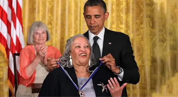 Nobel ödüllü ünlü yazar Toni Morrison hayatını kaybetti