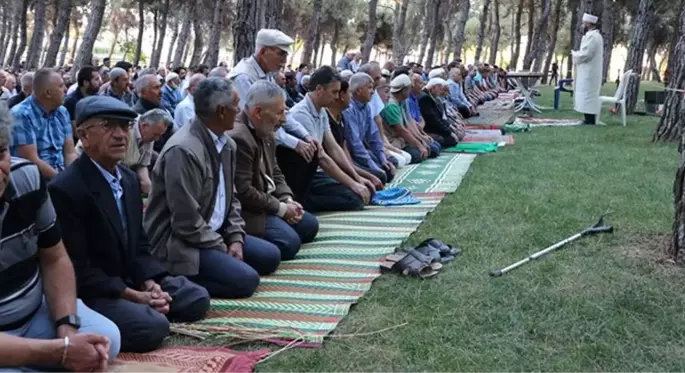 Depremin vurduğu Denizli'de bayram buruk geçiyor