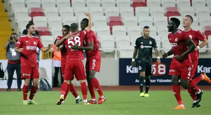 Sivasspor evinde Beşiktaş'ı 3-0 mağlup etti