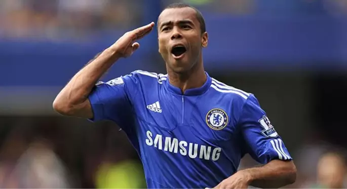 Ashley Cole futbolu bıraktı