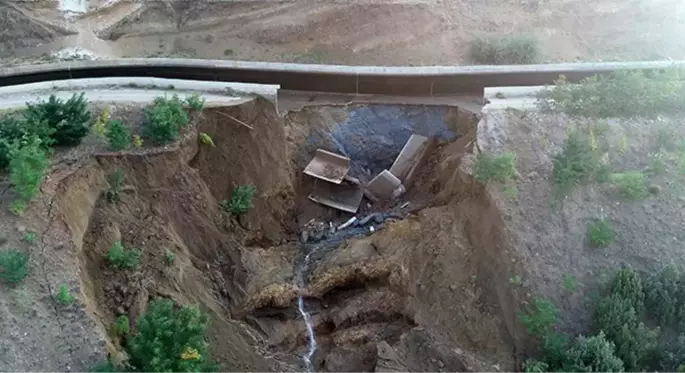 HES kanalı patladı, araçlar selde sürüklendi: 2'si çocuk 6 yaralı