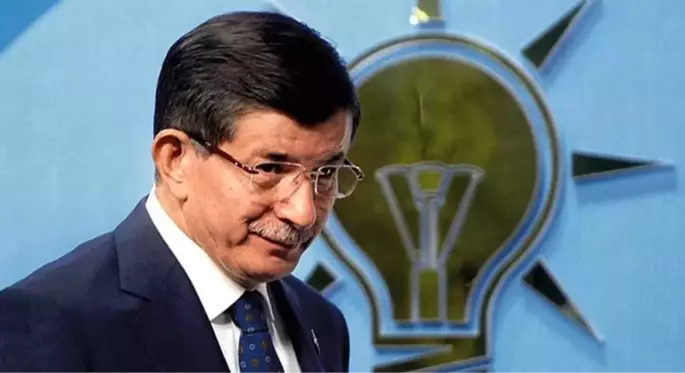 AK Parti MYK'da Ahmet Davutoğlu ve üç isme ihraç kararı çıktı