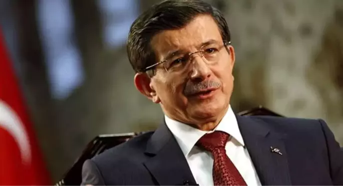 Eski Başbakan Ahmet Davutoğlu, eski AK Parti'lilerle Ankara'da bir araya geldi