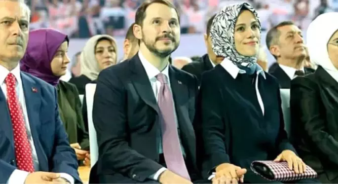 Berat Albayrak ile eşi Esra Albayrak, ABD'de yürüyüş yaparken görüntülendi