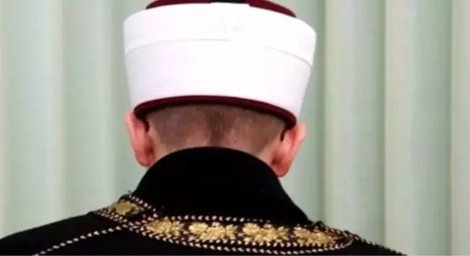 Cami imamının çocuklara korku filmi izletmesi ailelerin tepkisini çekti