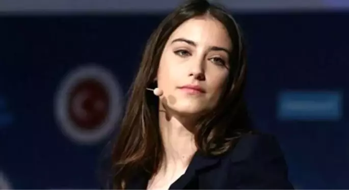 Oyuncu Hazal Kaya'dan mutlu aile tablosu pozu