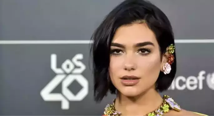 Dua Lipa, yeni imajını cesur fotoğrafıyla takipçilerinin beğenisine sundu