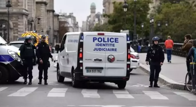 Paris Emniyet Müdürlüğü'nde bıçaklı saldırı: 4 polis öldü