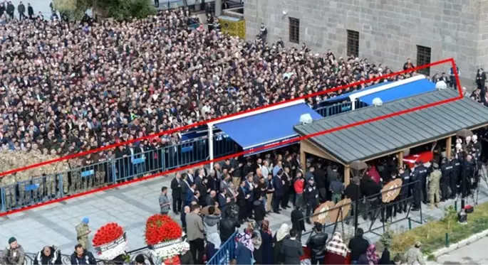 Şehit cenazesinde uygulanan protokol dikkat çekti