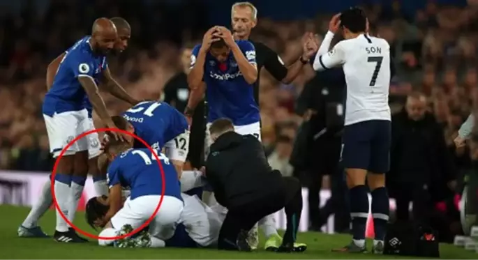 Cenk Tosun'un yıkıldığı an! Andre Gomes'in ayağı kırıldı