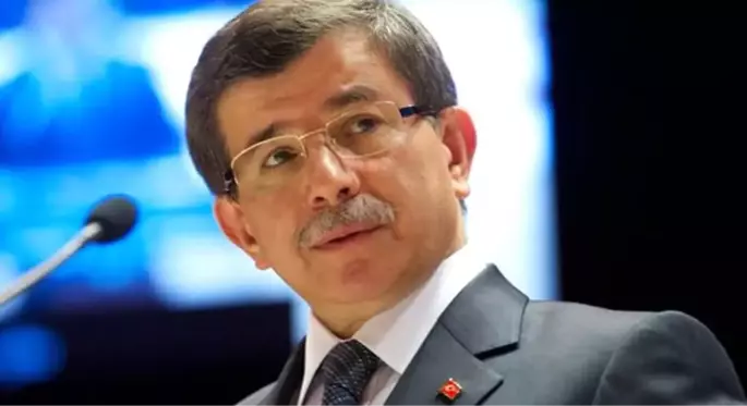 Davutoğlu, yeni parti binasını mühürlenme riski nedeniyle CHP'li belediye sınırları içinde seçecek