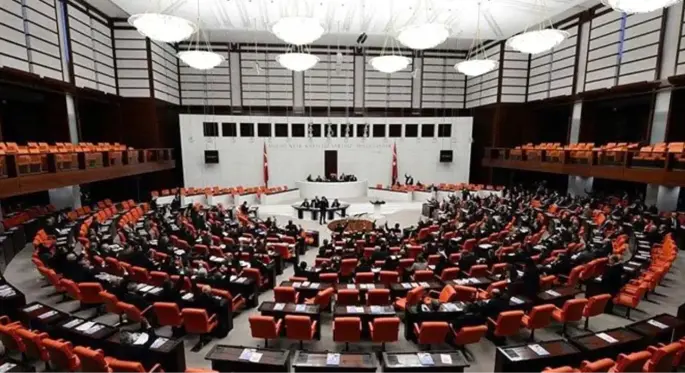 AK Parti Meclis'e sundu: Ömür boyu ücretsiz sağlık hizmeti kapsamına yargı mensupları da dahil edildi