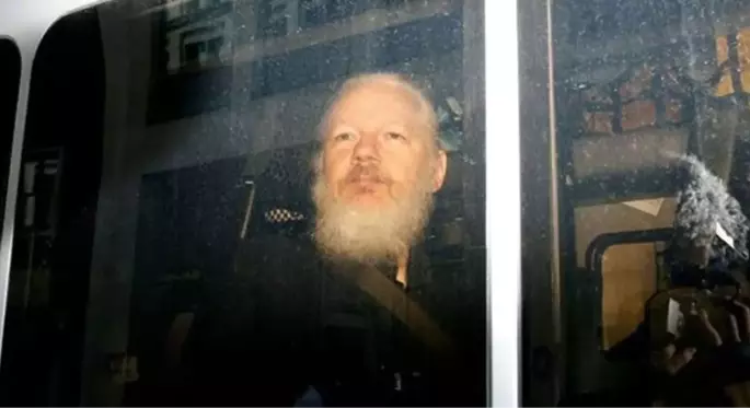 Wikileaks'in kurucusu Jullian Assange cezaevinde saldırıya uğradı