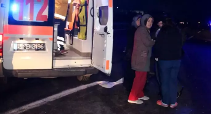 Düzce'de yolcu otobüsü ile kargo tırı çarpıştı: 2 ölü, 23 yaralı