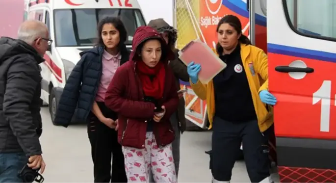 Çorum'da 103 öğrencinin kombi bacasından sızan gazdan dolayı zehirlendiği öğrenildi