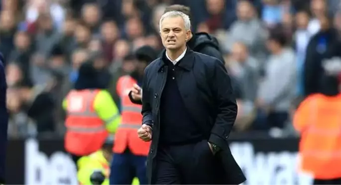 Jose Mourinho, ısrarla Fenerbahçe'nin yıldızı Vedat Muriqi'yi istiyor