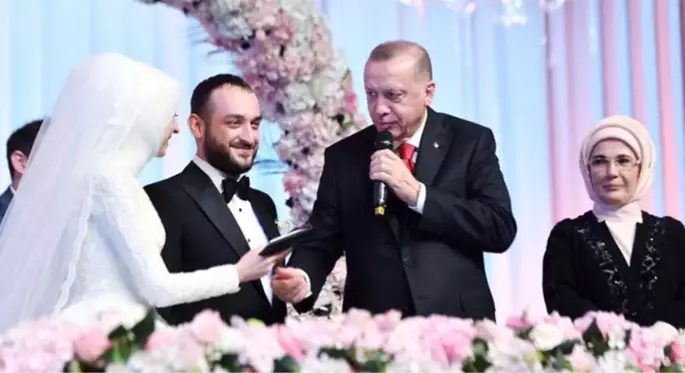 Cumhurbaşkanı Erdoğan, Bakan Turhan'ın oğlunun nikahında şahitlik yaptı