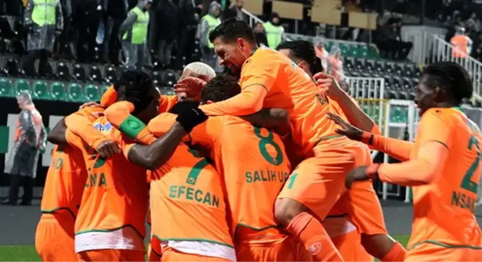 Alanyaspor, Denizlispor'a gol yağdırdı!