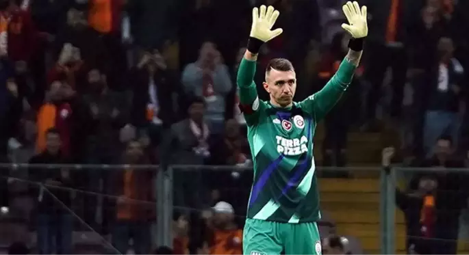 Muslera'nın topu açık artırmada satıldı