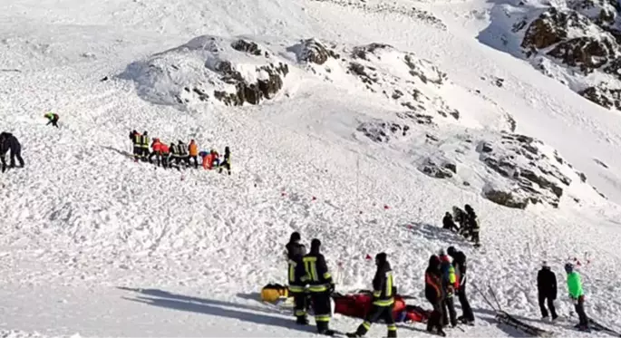 İtalya'da çığ düştü, 2'si çocuk 3 kişi hayatını kaybetti