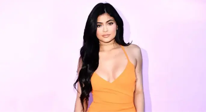 ABD'li model Kylie Jenner, iç çamaşırlı pozlarıyla 2019'a veda etti