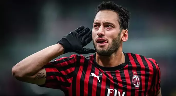 Milan, Hakan Çalhanoğlu'nun 2 gol attığı maçta Torino'yu 4-2 yenerek İtalya Kupası'nda yarı finale çıktı