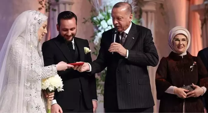 Cumhurbaşkanı Erdoğan yeğeninin nikah şahitliğini yaptı