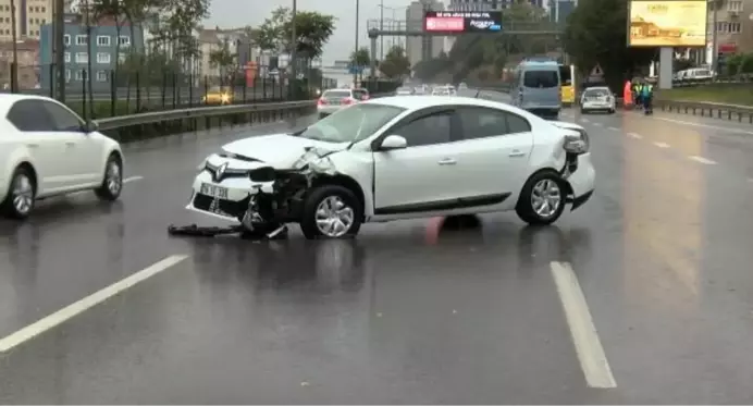 ÜSKÜDAR VE ÜMRANİYE'DE YAĞIŞLI HAVA ZİNCİRLEME KAZALARA NEDEN OLDU