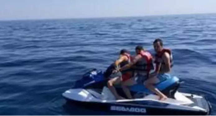 Jet ski ile Yunanistan'a kaçmaya çalışan FETÖ'cüler, Türk Sahil Güvenlik ekiplerinin kendilerini kurtarmasını beklediler