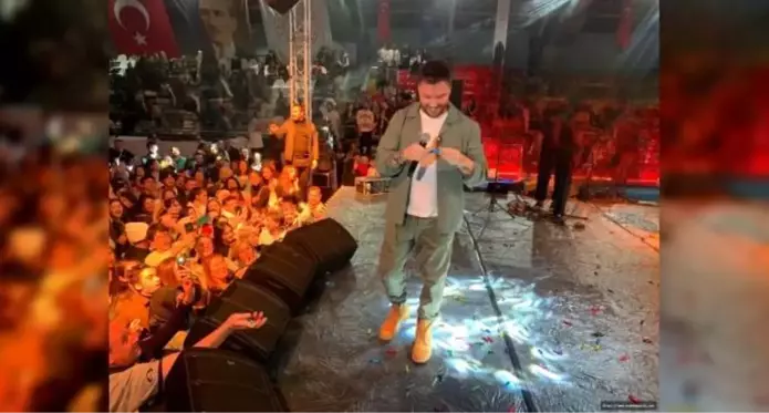 Sinan Akçıl'ın konserinde ilginç anlar! Öğrenciler 