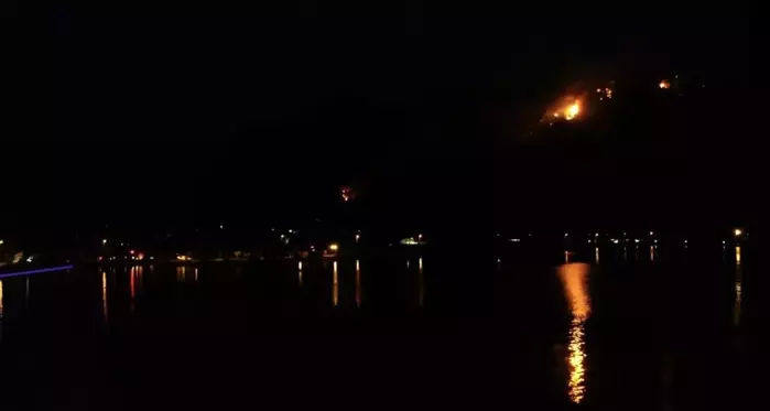 Marmaris'te gece devam eden yangın havadan görüntülendi