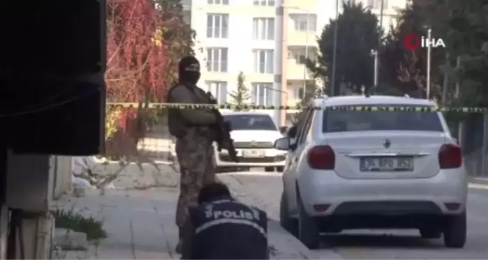Küçükçekmece'de müteahhit ile kafe sahibi arasında kavga: 2 yaralı